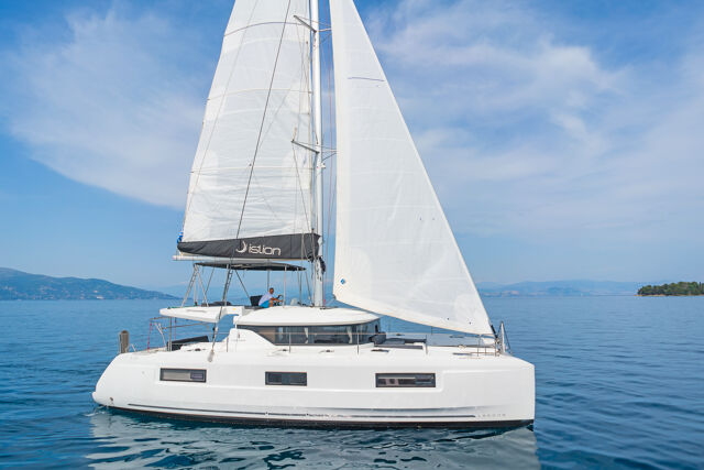 Lagoon 46 - 4 + 2 cab. If